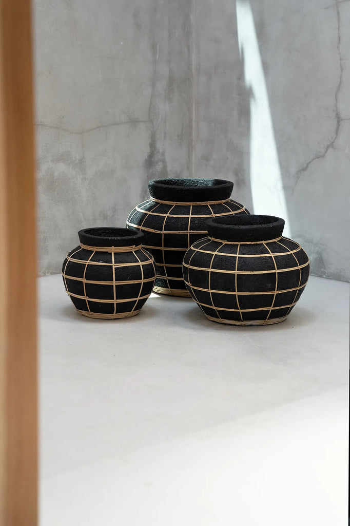 The Belly Vase - Black Natural - L