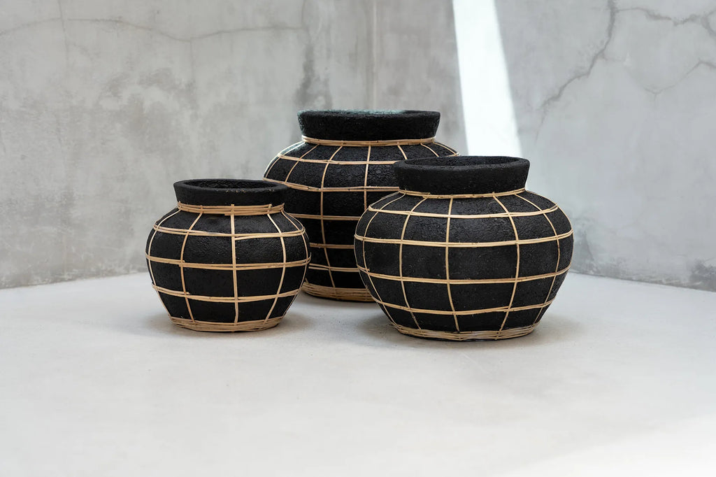 The Belly Vase - Black Natural - L