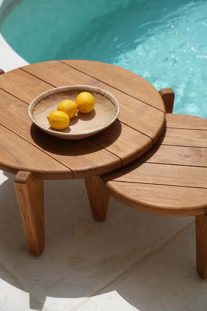 From Dutch to English: "The Seseh Coffee Table - M - Outdoor"