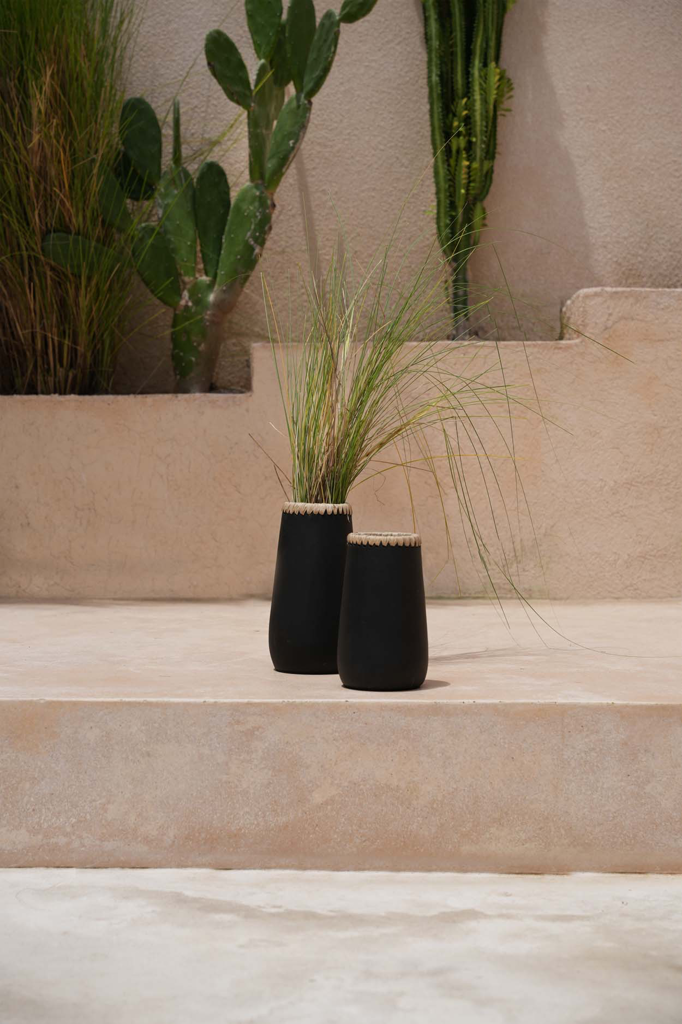 The Sneaky Vase - Black Natural - L