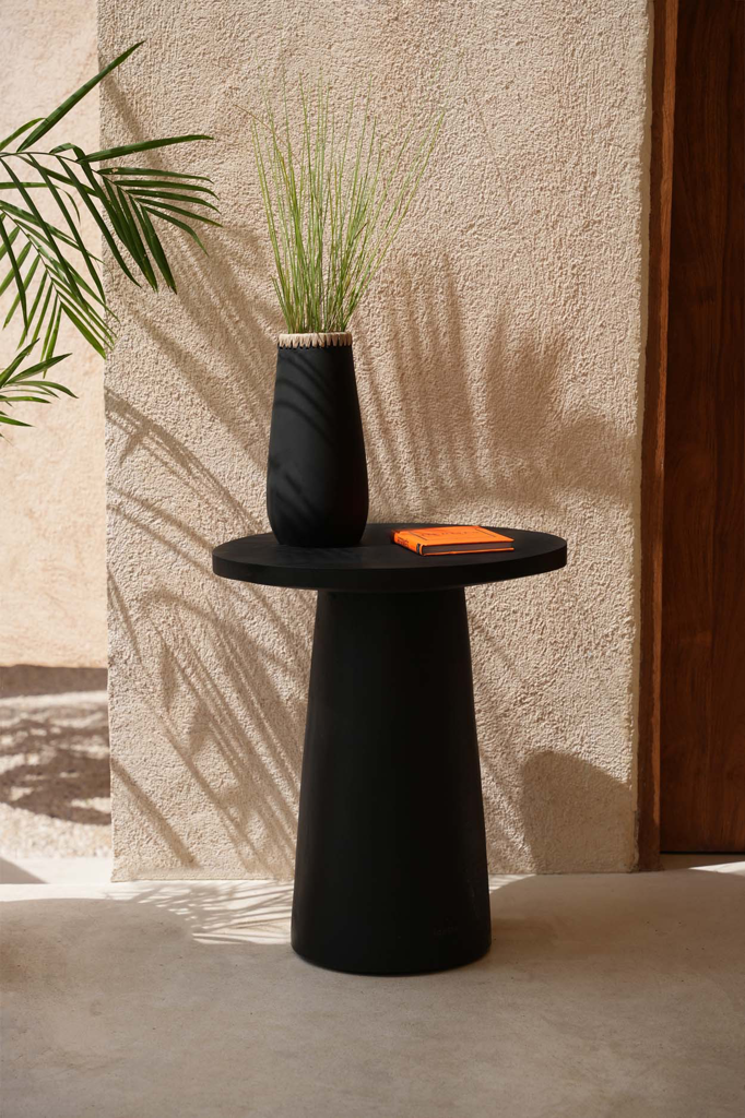 The Sneaky Vase - Black Natural - L