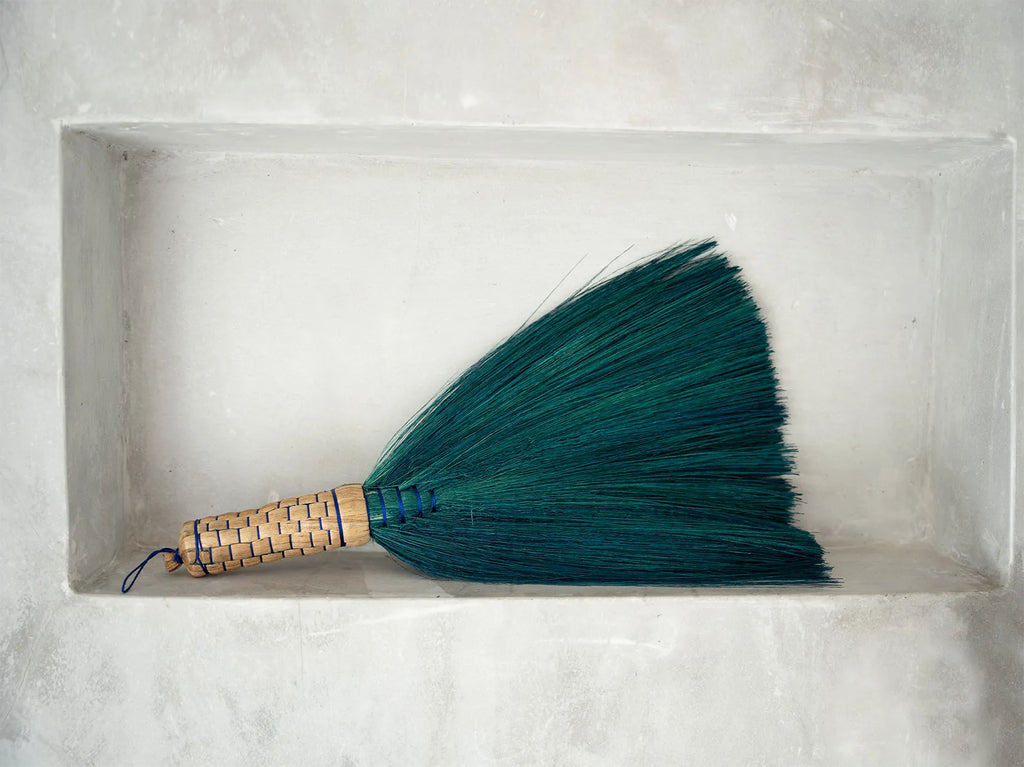 The Sweeping Hand Broom - Turquoise