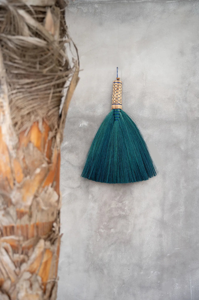 The Sweeping Hand Broom - Turquoise