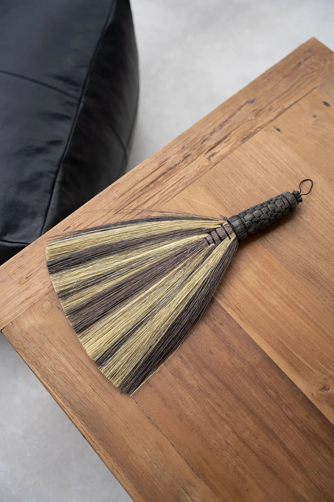 The Sweeping Hand Broom - Black Natural