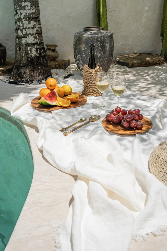 The Linen Tablecloth - White - 150x150